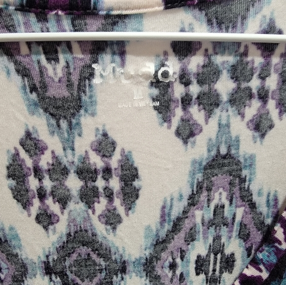 Mudd womens juniors size medium white,purple,and black design - Picture 2 of 5